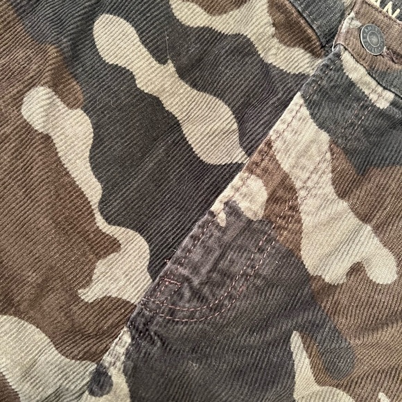 🖤Host Pick🖤 NWOT American eagle, camo corduroy, Mom Jeans. - Picture 4 of 5